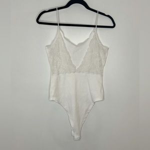 Scalloped neckline detail lace open back tank top bodysuit